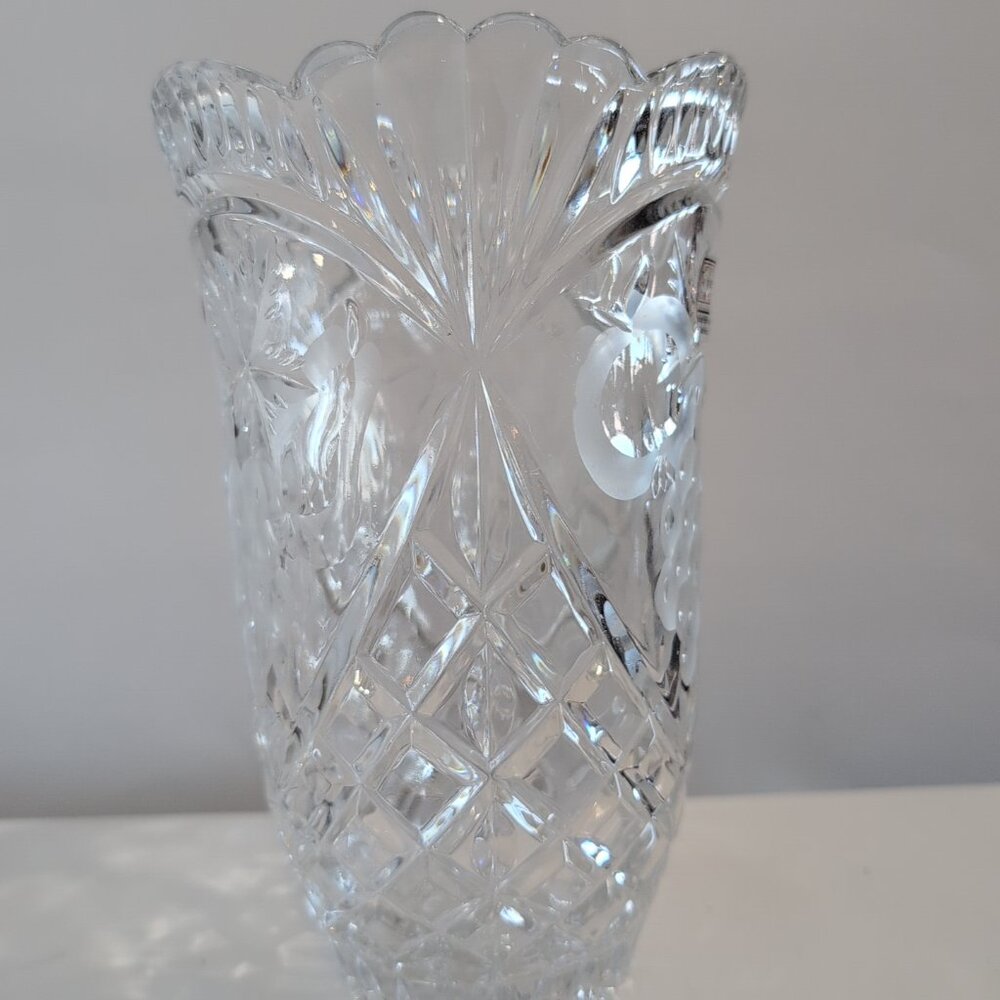 Fifth Ave Crystal Handcut Vase Full Lead Crystal Made In Poland 8.5" Tall. 5th - Picture 2 of 7